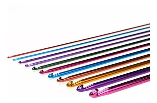 Estuche con crochet tunecinos de 2 a 8 mm y marcadores