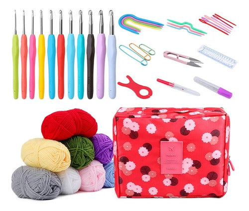 Ganchillos, lanas y herramientas de tejido en estuche organizador