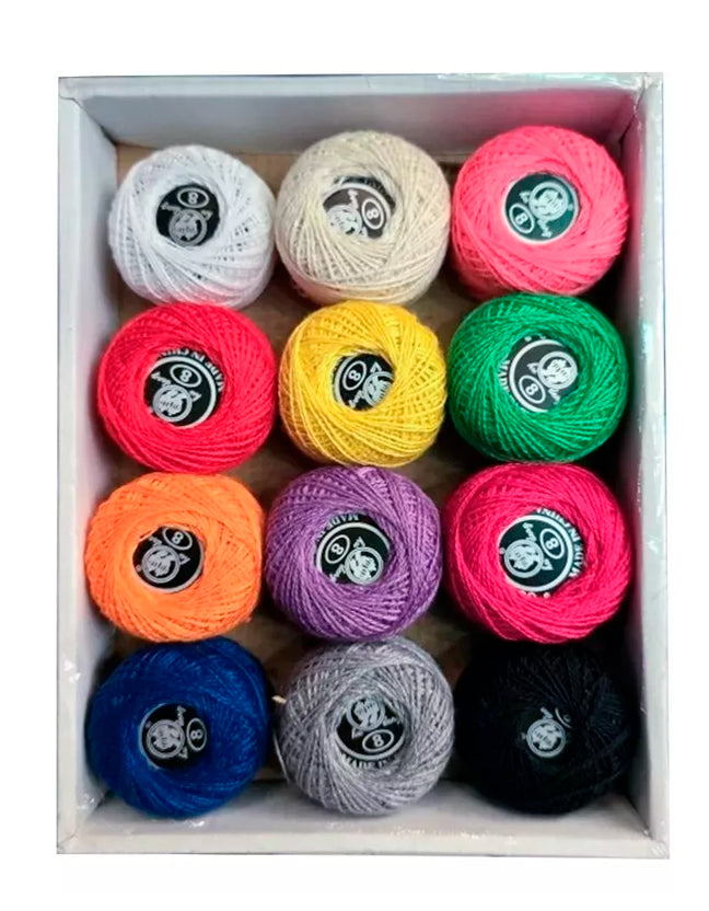 Caja con 12 hilos de bordar – colores surtidos