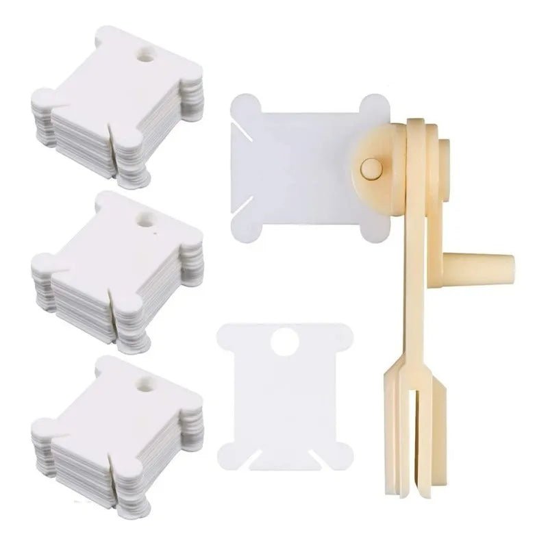 Enrollador + 30 Bobinas De Plástico Para Hilos De Bordar - Baúl de Ayün