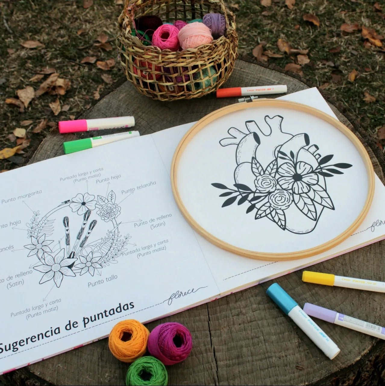 Libro para colorear Florece en Hilos por Piwke & Tutelu Bordados - Baúl de Ayün