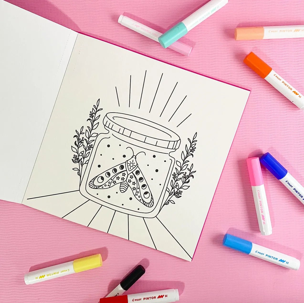 Libro para colorear Universo Mágico por Las Letras de Ángeles - Baúl de Ayün