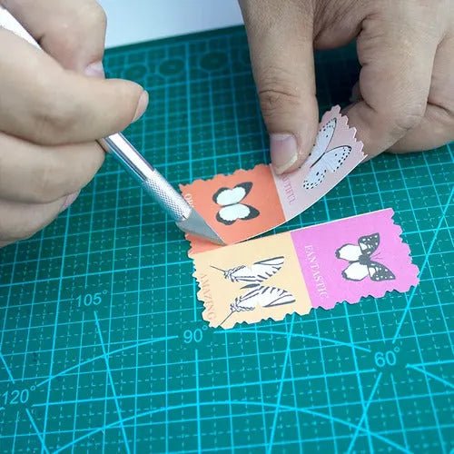 Set 2 Cutter Bisturi De Metal + Cuchillas Papeleria - Baúl de Ayün