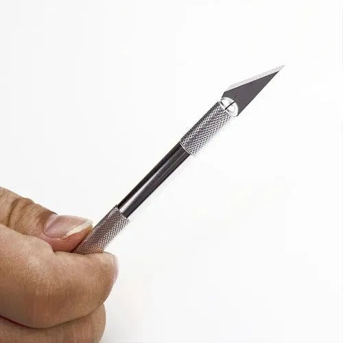 Set 2 Cutter Bisturi De Metal + Cuchillas Papeleria - Baúl de Ayün