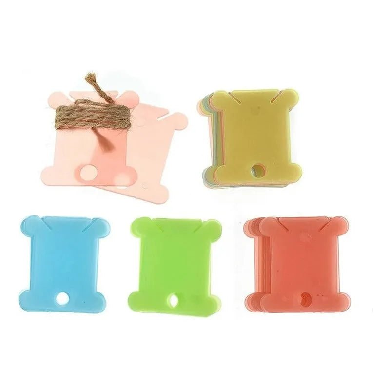 Set de 100 Bobinas De Plástico para hilo de bordar - Baúl de Ayün