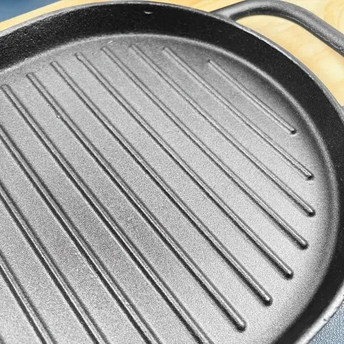 Plancha De Hierro Fundido + Base De Madera Churrasquera - Baúl de Ayün